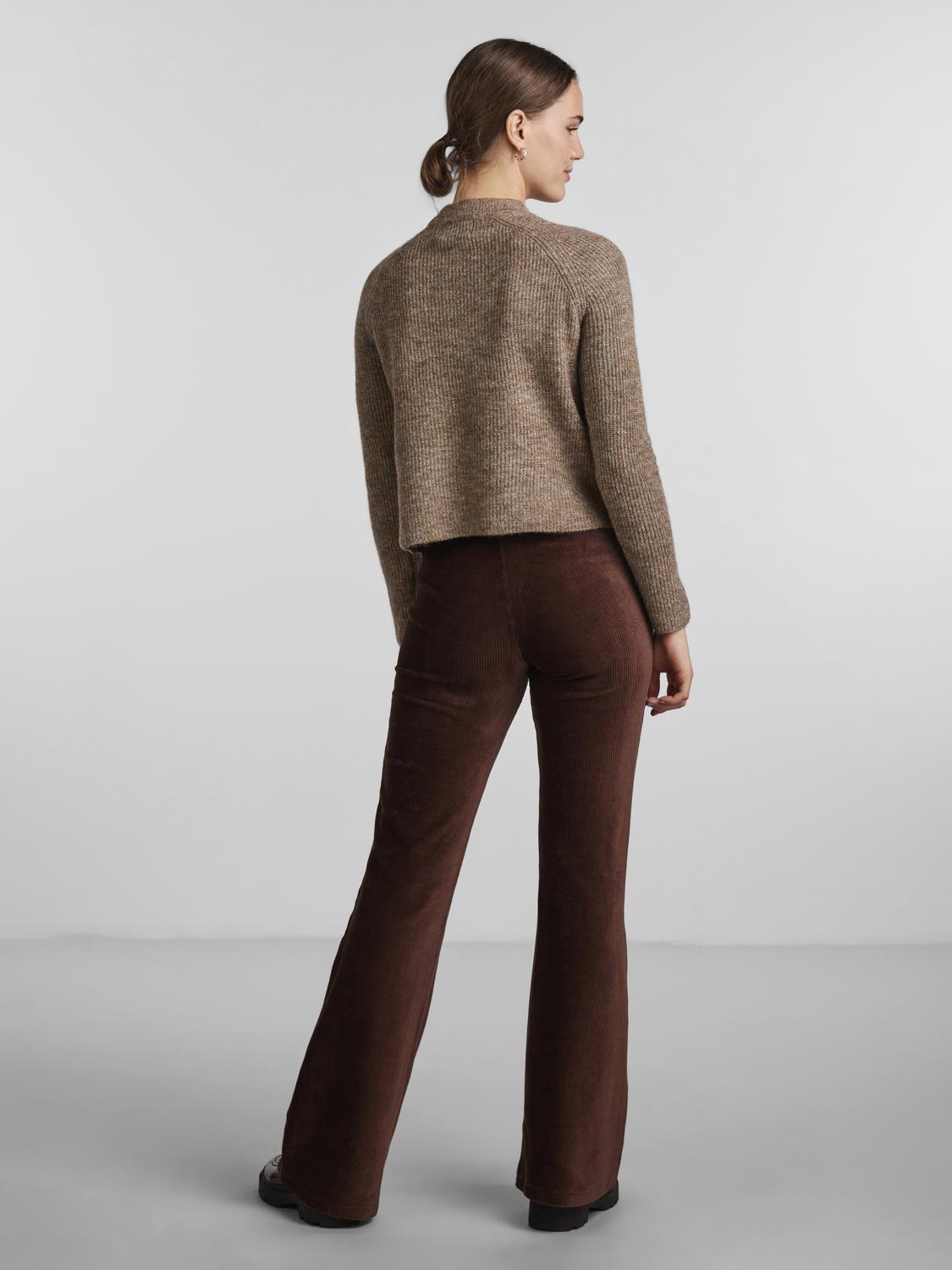 model_shot-back